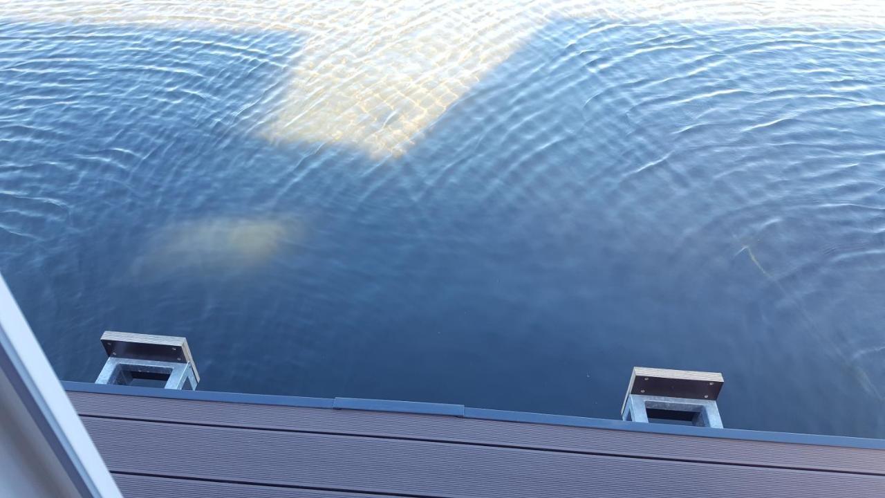 Hotel Hausboot Pula - Floating House Water Lily Esterno foto